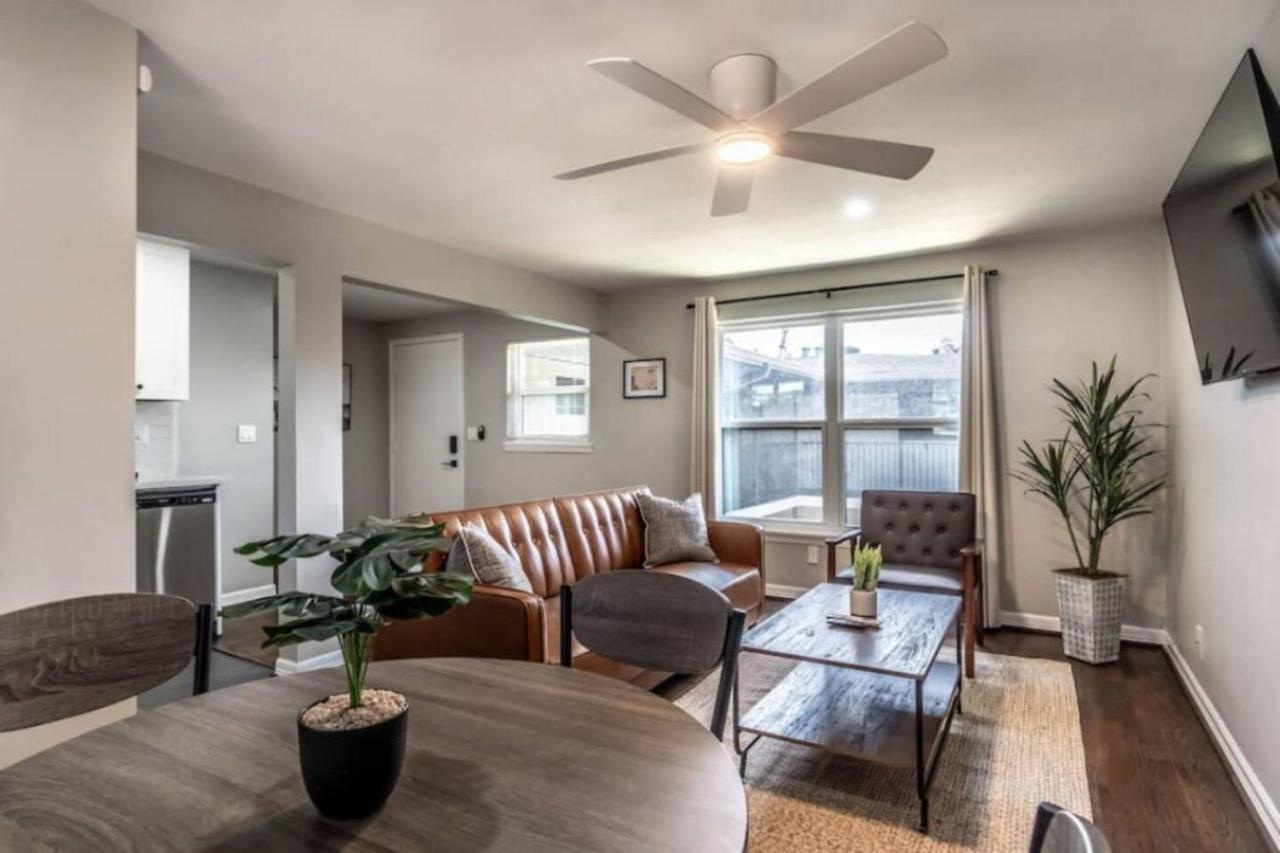 Roomy Urban Apartment Montrose! Free Parking #3 ヒューストン エクステリア 写真